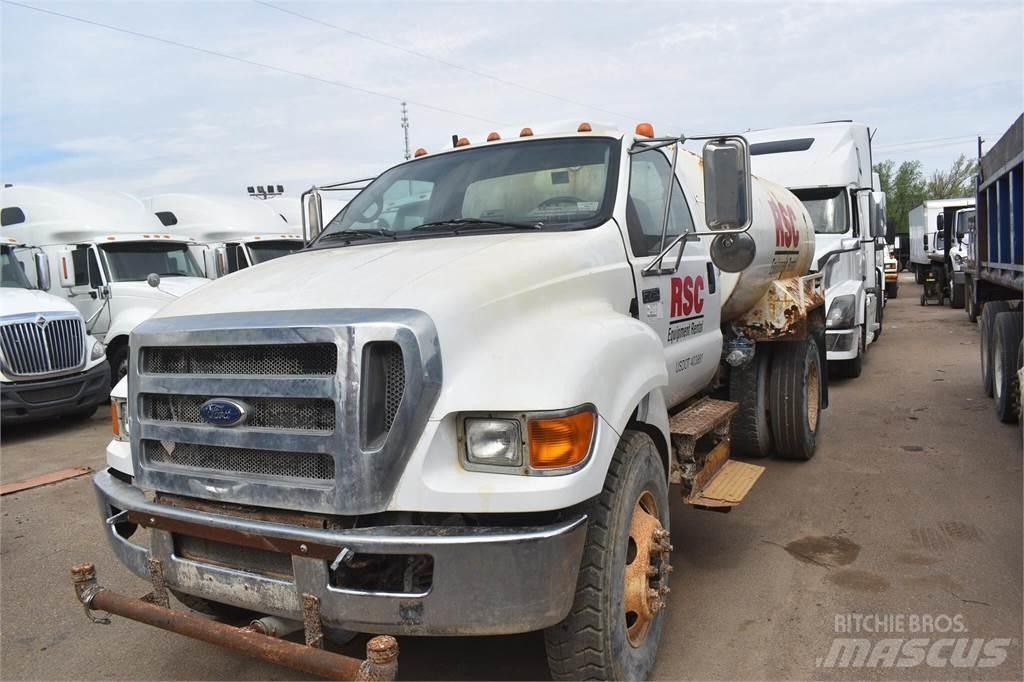 Ford F750 Tankerli kamyonlar