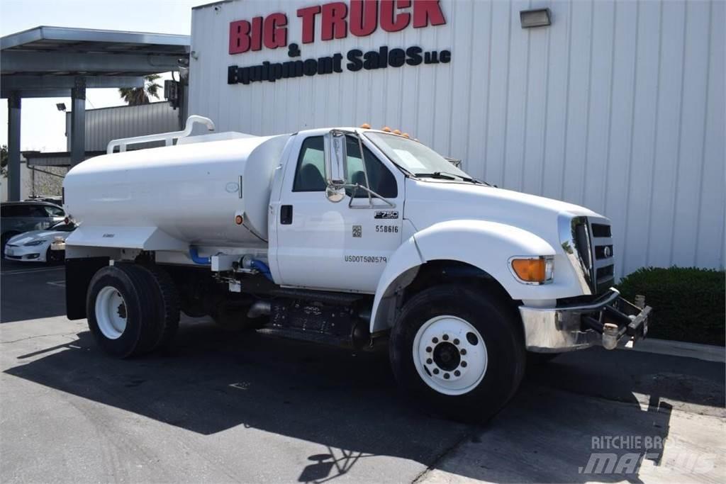 Ford F750 Tankerli kamyonlar