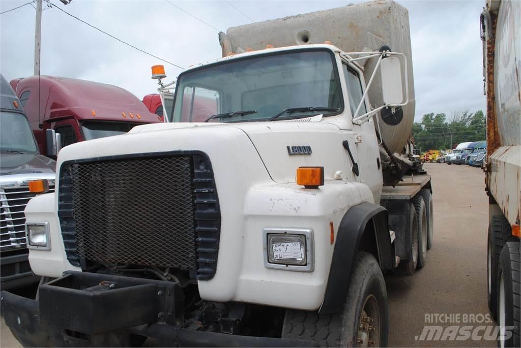 Ford L8000 Transmikserler