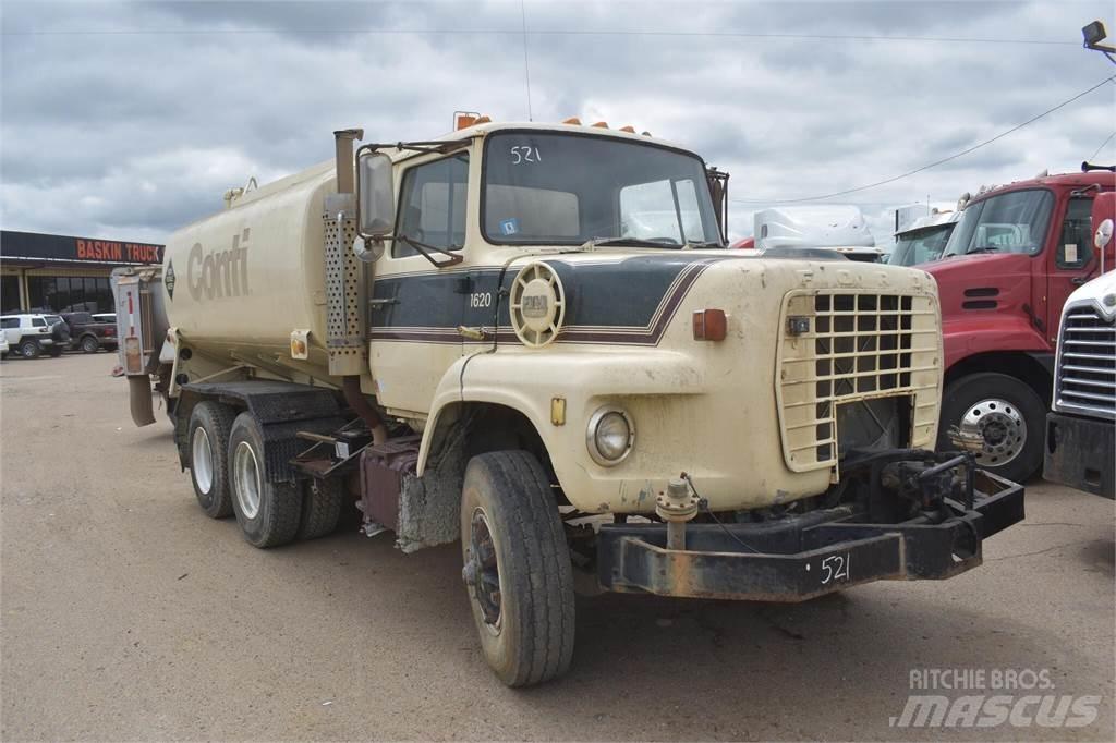 Ford L8000 Tankerli kamyonlar