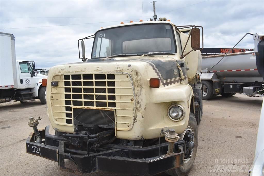 Ford L8000 Tankerli kamyonlar