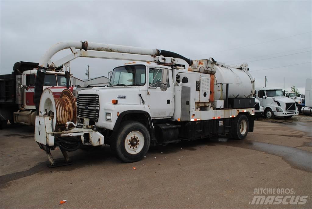 Ford L8000 Tankerli kamyonlar
