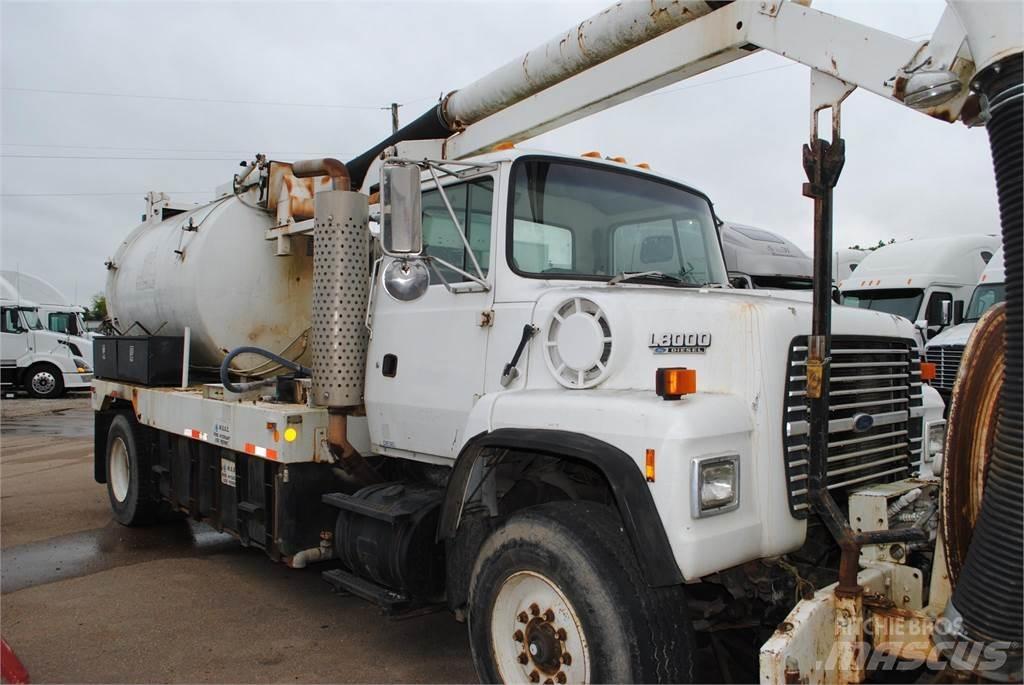 Ford L8000 Tankerli kamyonlar