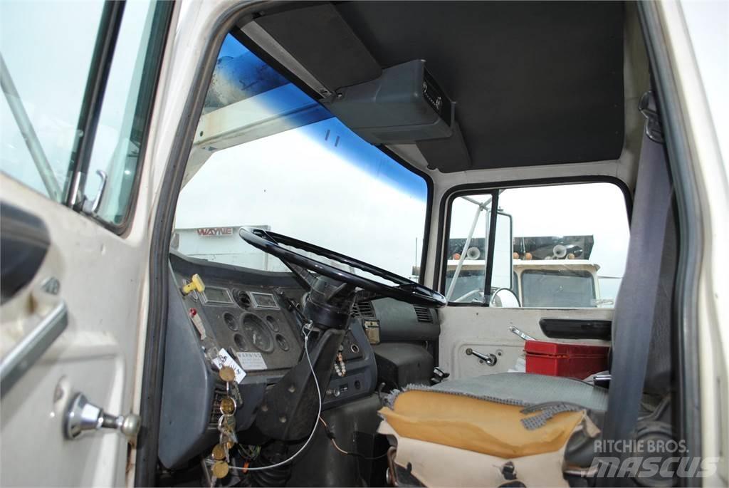 Ford L8000 Tankerli kamyonlar