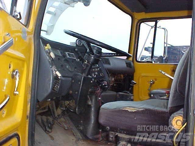 Ford L8000 Tankerli kamyonlar