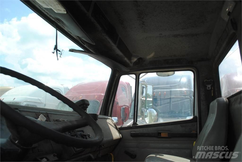 Freightliner FL70 Araç üzeri vinçler