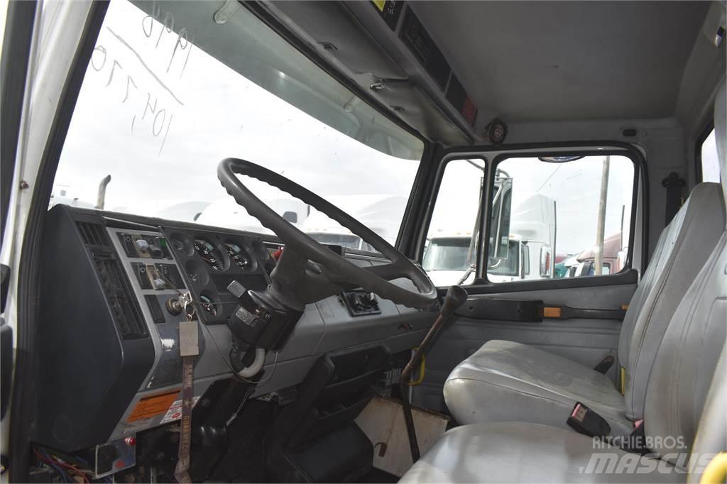 Freightliner FL70 Araç üzeri vinçler