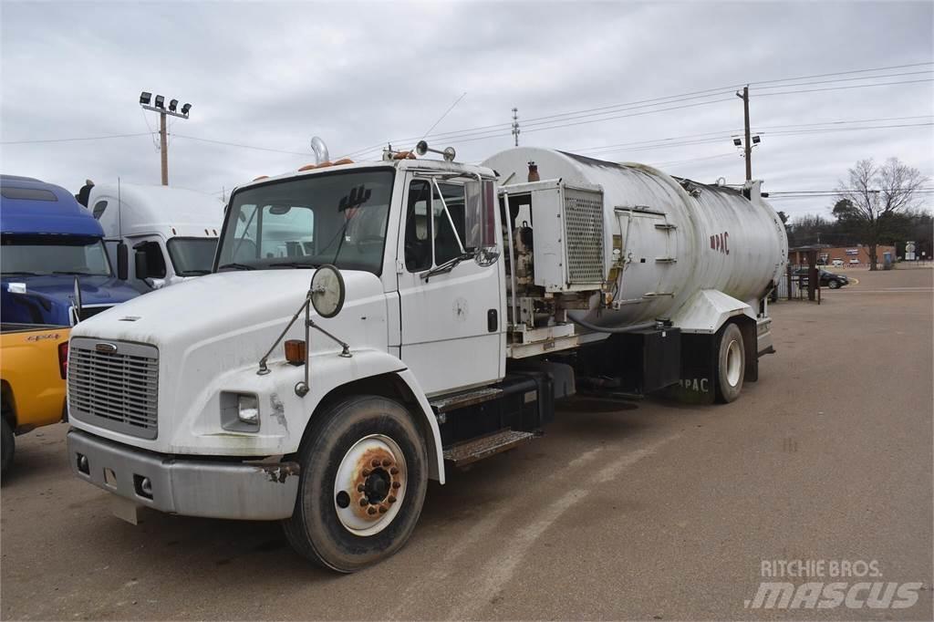 Freightliner FL70 Tankerli kamyonlar