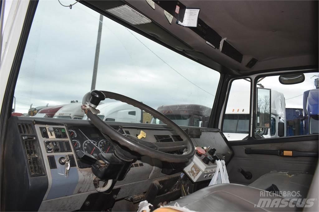 Freightliner FL70 Tankerli kamyonlar