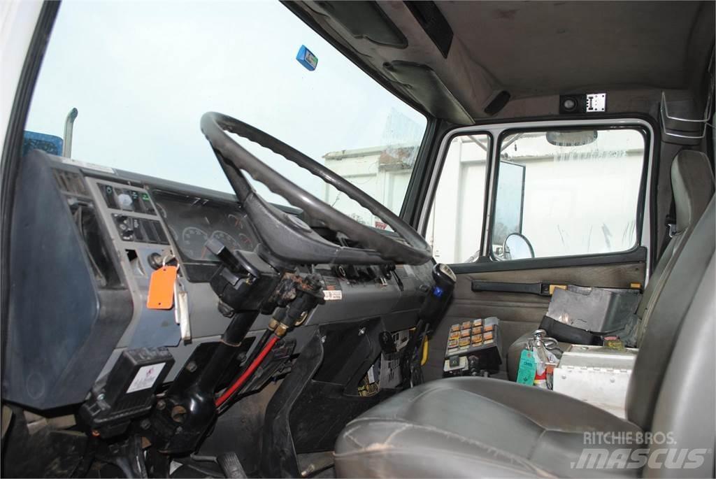 Freightliner FL80 Araç üzeri vinçler