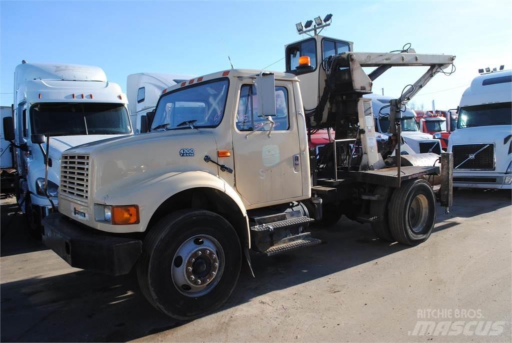 International 4700 Araç üzeri vinçler