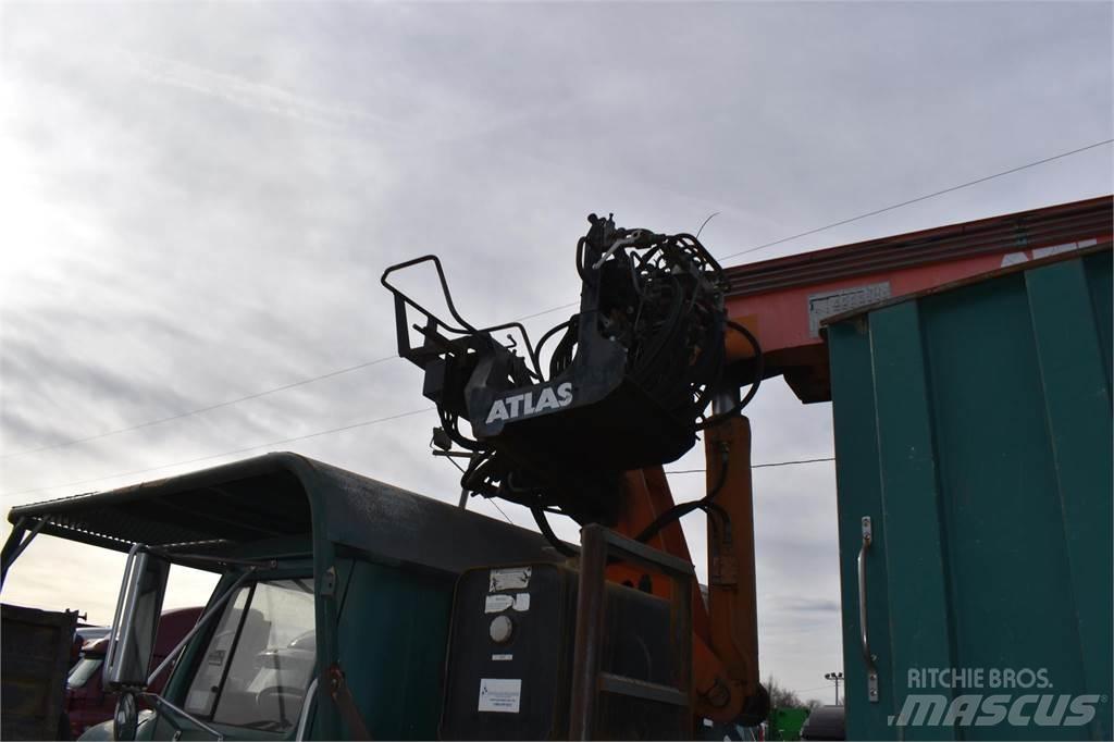 International 4700 Araç üzeri vinçler