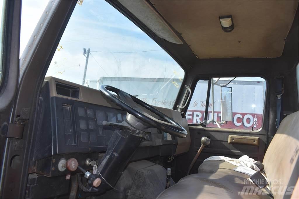 International 4900 Araç üzeri vinçler