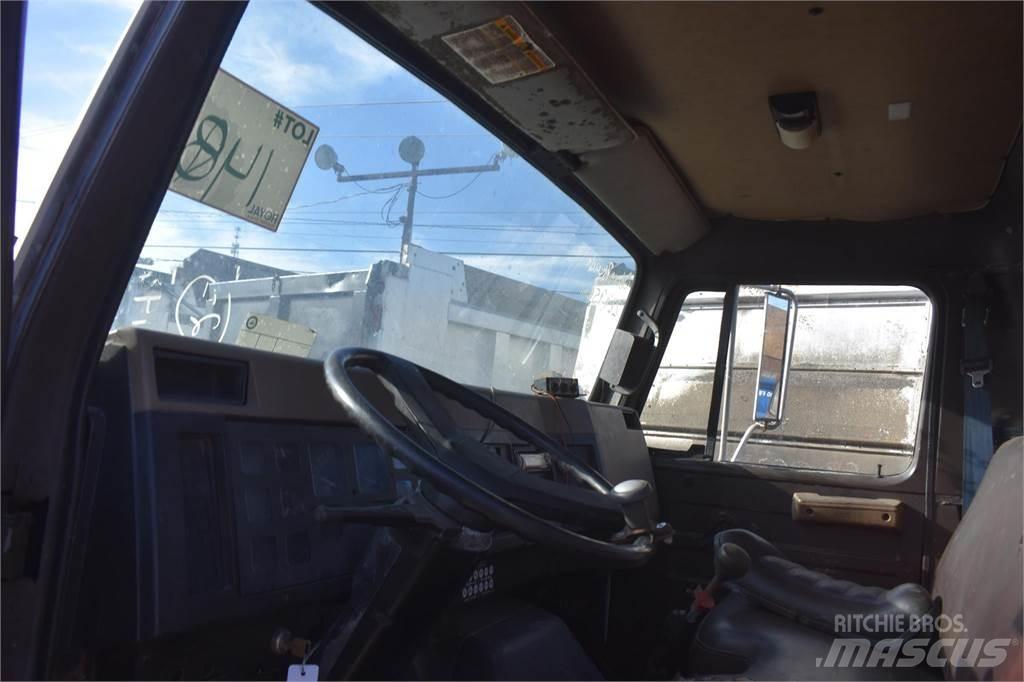 International 4900 Araç üzeri vinçler