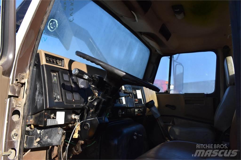 International 8200 Araç üzeri vinçler