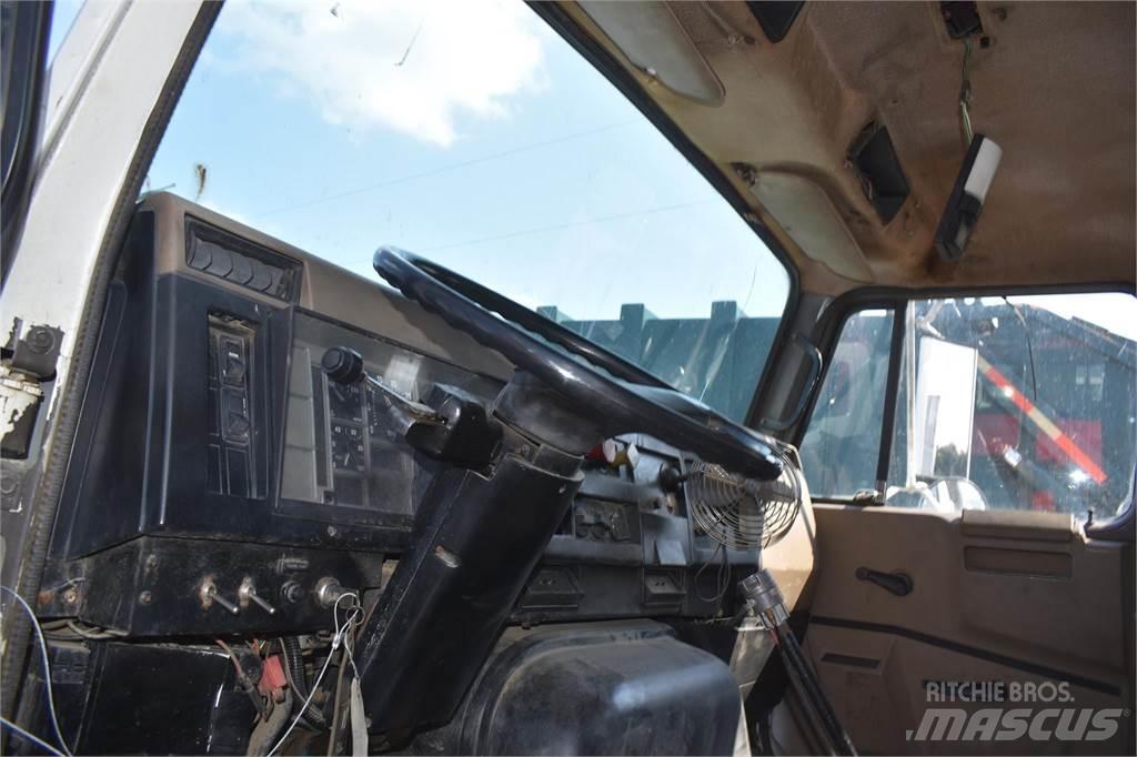 International 8200 Tankerli kamyonlar