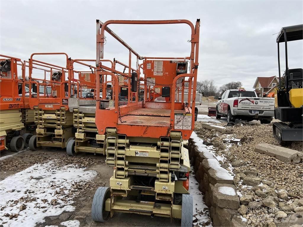 JLG 3246ES Makasli platformlar