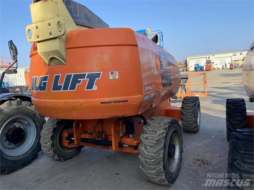 JLG 600S Teleskopik personel platformları