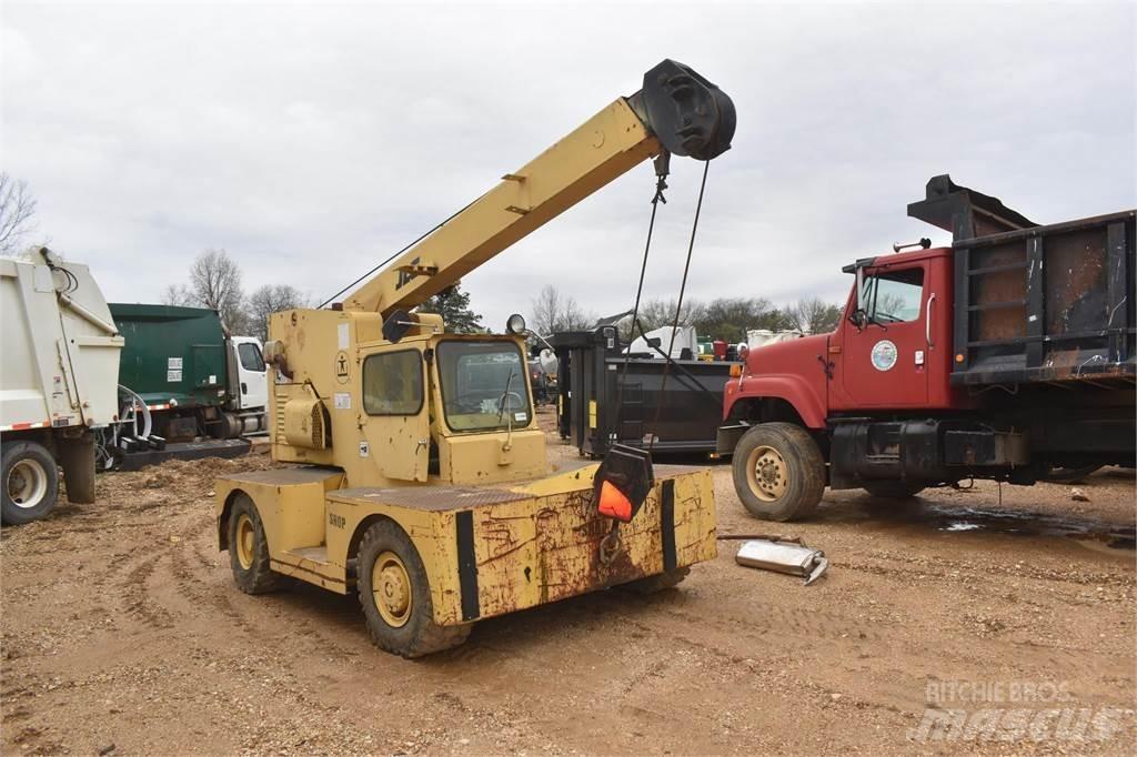 JLG 886 Arazi Tipi Vinçler (RT)