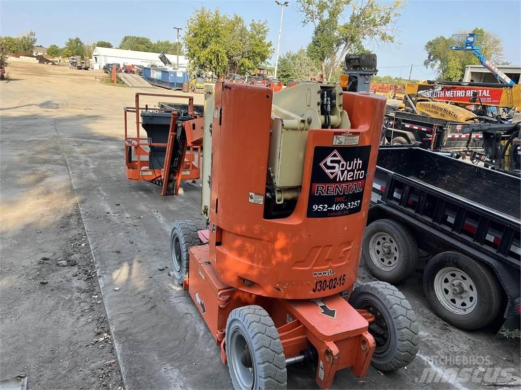 JLG E300AJP Körüklü personel platformları