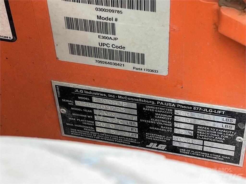 JLG E300AJP Körüklü personel platformları