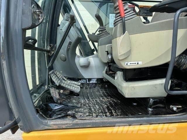 John Deere 210G LC Paletli ekskavatörler