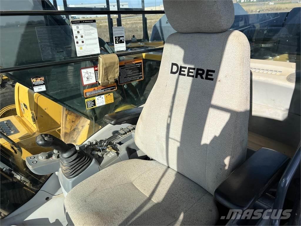 John Deere 210G LC Paletli ekskavatörler