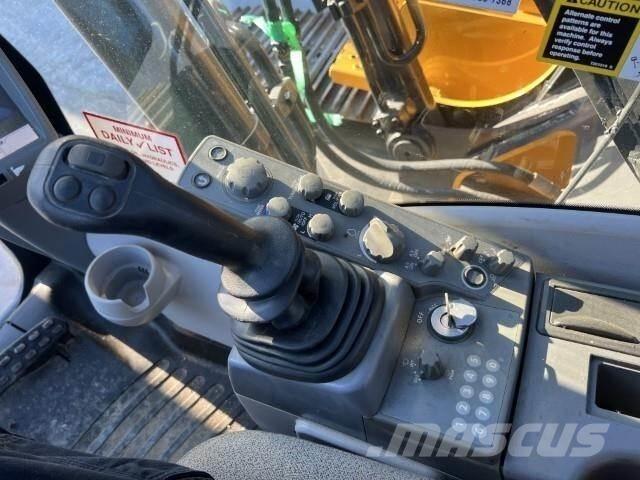 John Deere 210G LC Paletli ekskavatörler