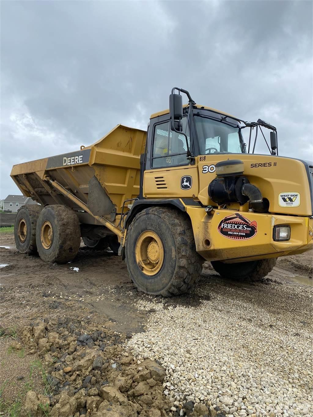 John Deere 300D Belden kirma kaya kamyonu