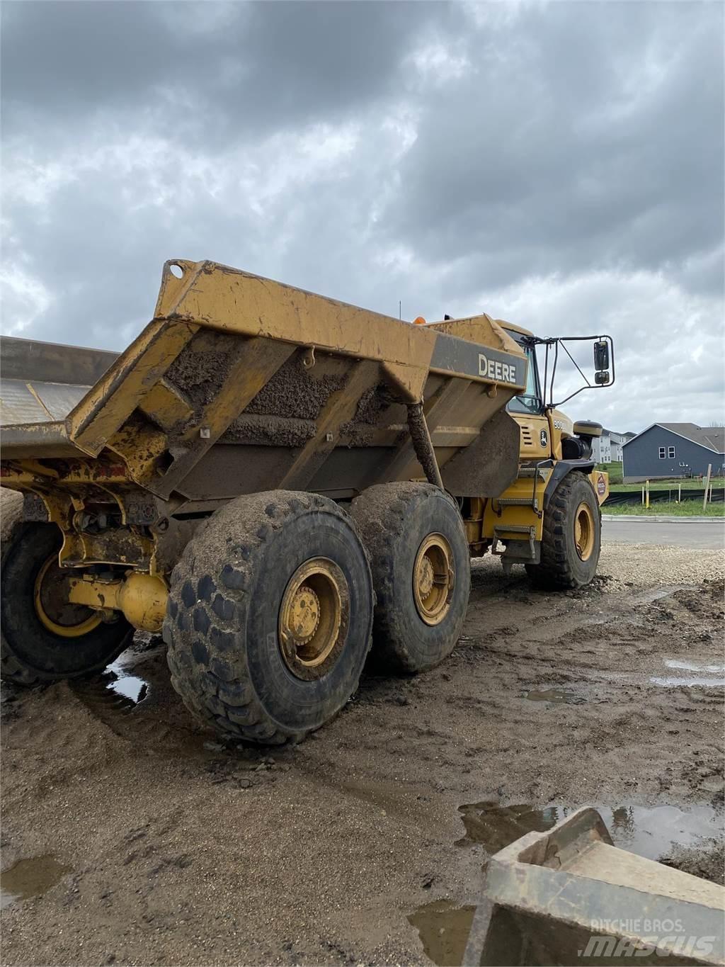 John Deere 300D Belden kirma kaya kamyonu