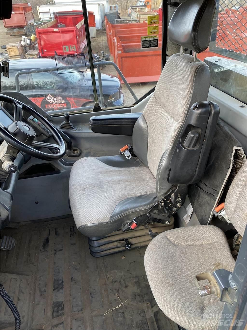 John Deere 410E Belden kirma kaya kamyonu