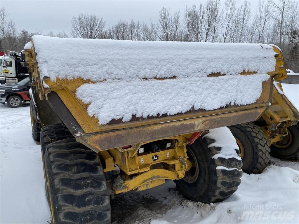 John Deere 460E Belden kirma kaya kamyonu