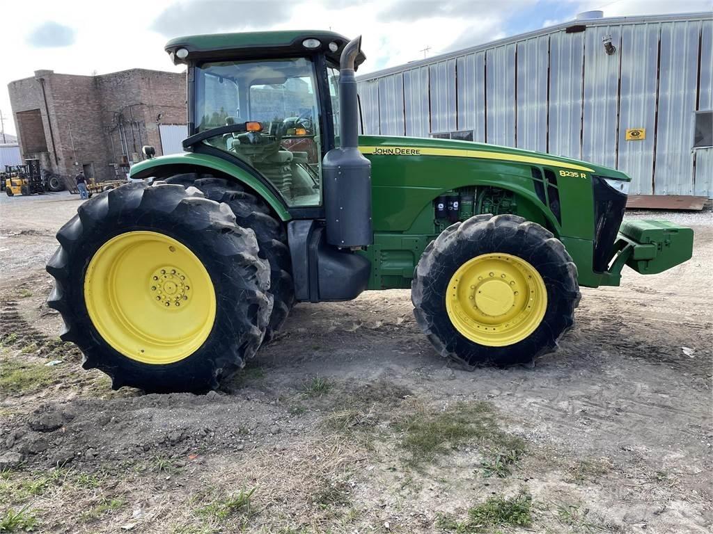 John Deere 8235R Traktörler