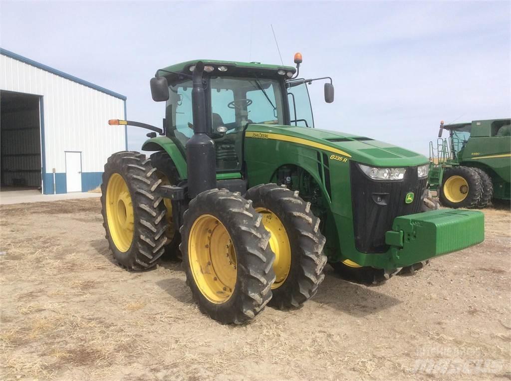 John Deere 8235R Traktörler