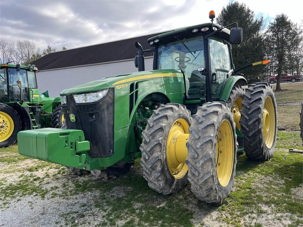 John Deere 8235R Traktörler