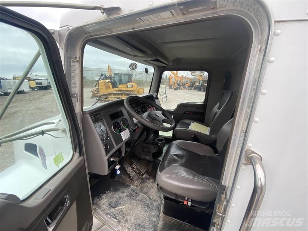Kenworth T300 Su tankerleri