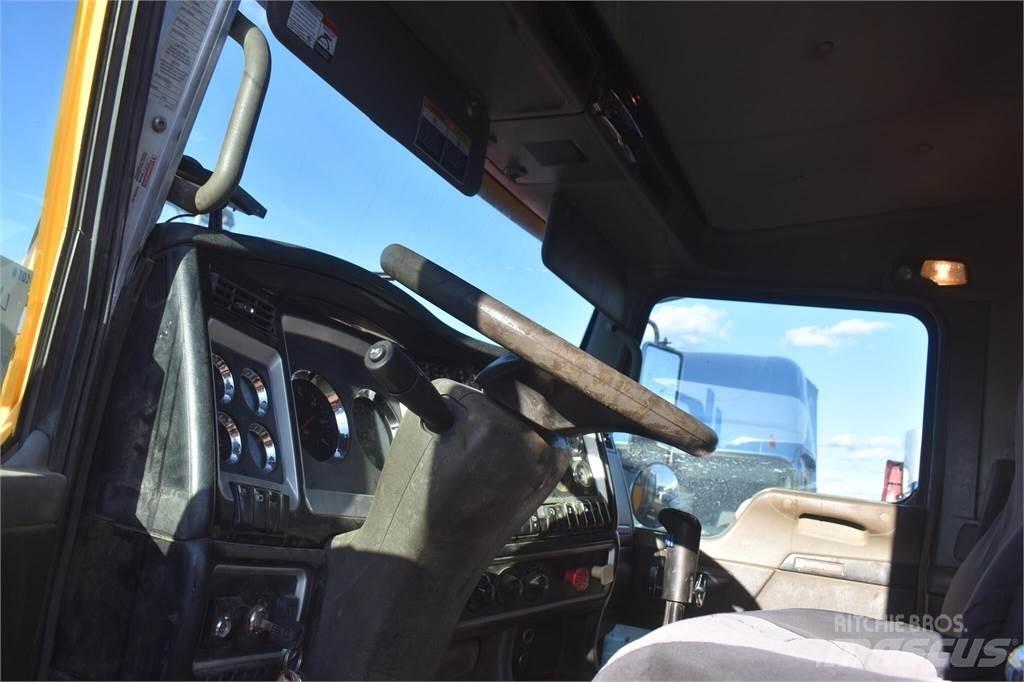 Kenworth T800 Araç üzeri vinçler