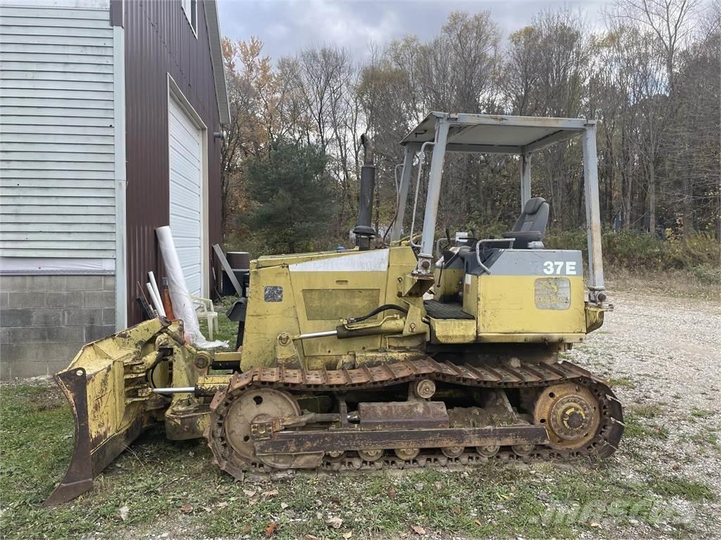 Komatsu D37E-5 Paletli dozerler