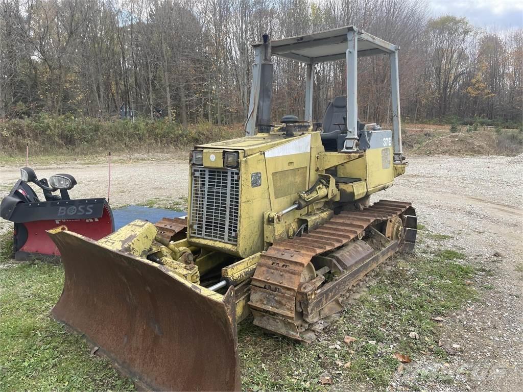 Komatsu D37E-5 Paletli dozerler