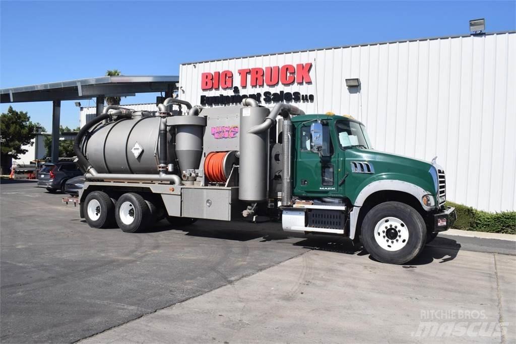 Mack GRANITE GU713 Tankerli kamyonlar