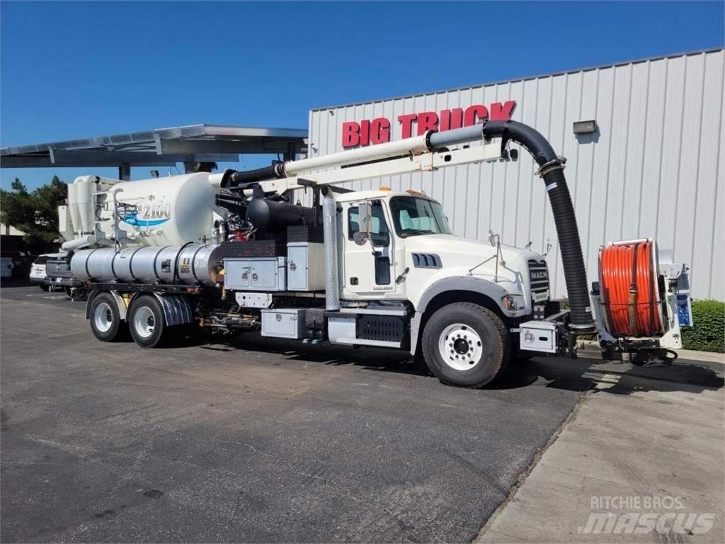 Mack GRANITE GU713 Tankerli kamyonlar
