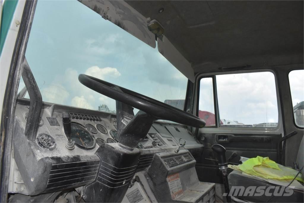 Mack MIDLINER CS200 Tankerli kamyonlar