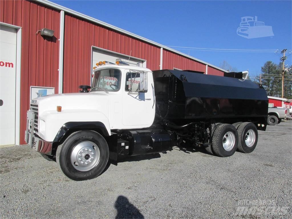 Mack R685S Tankerli kamyonlar