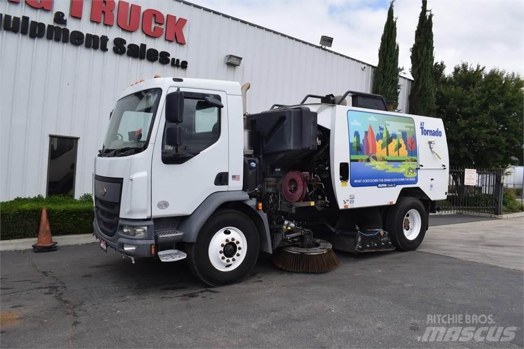 Peterbilt 220 Süpürme kamyonları