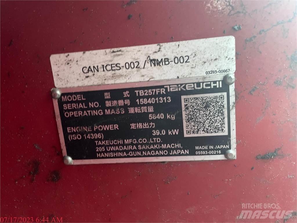 Takeuchi TB257FR Paletli ekskavatörler