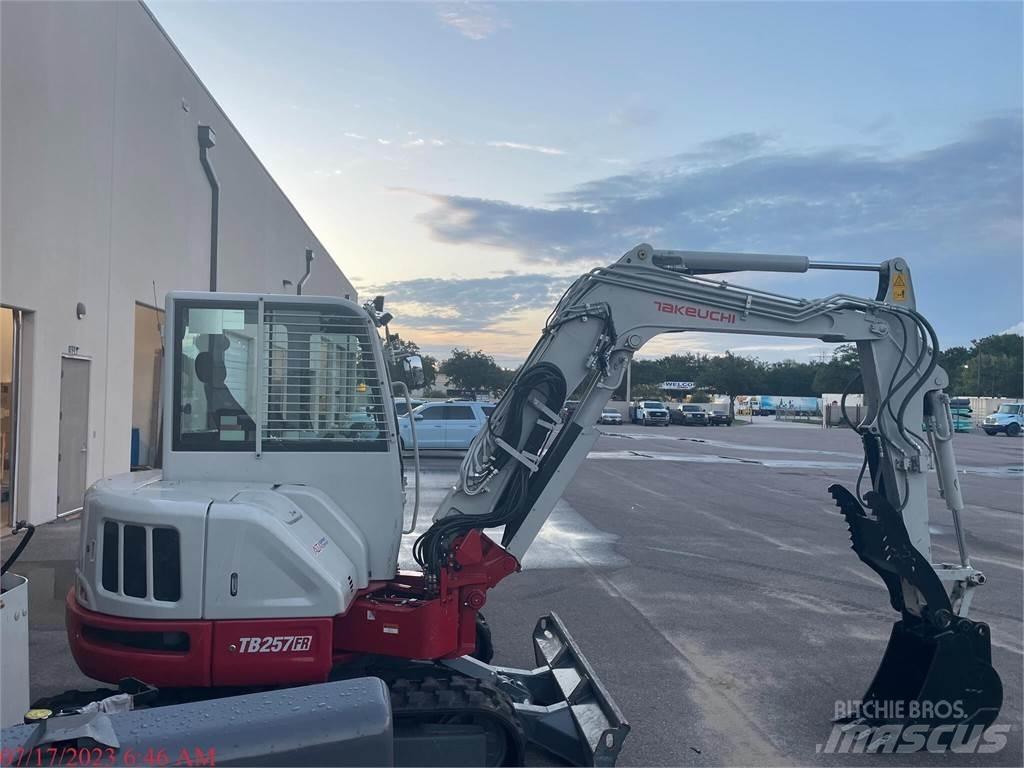 Takeuchi TB257FR Paletli ekskavatörler