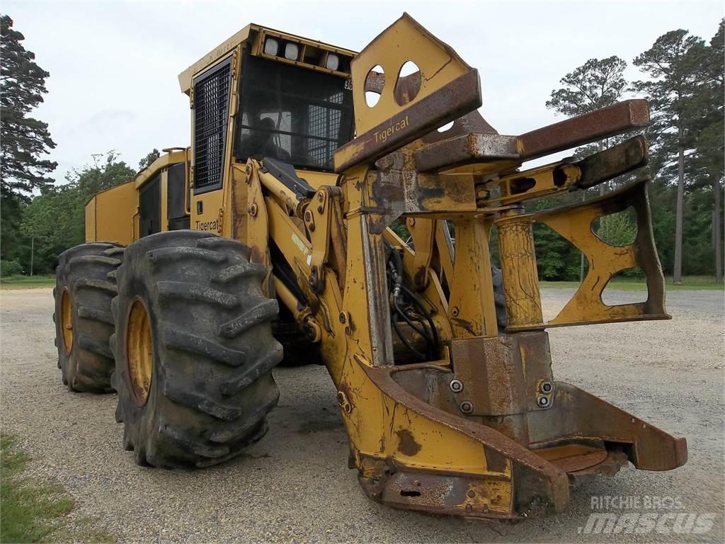 Tigercat 718E Ağaç kesici istifleyiciler