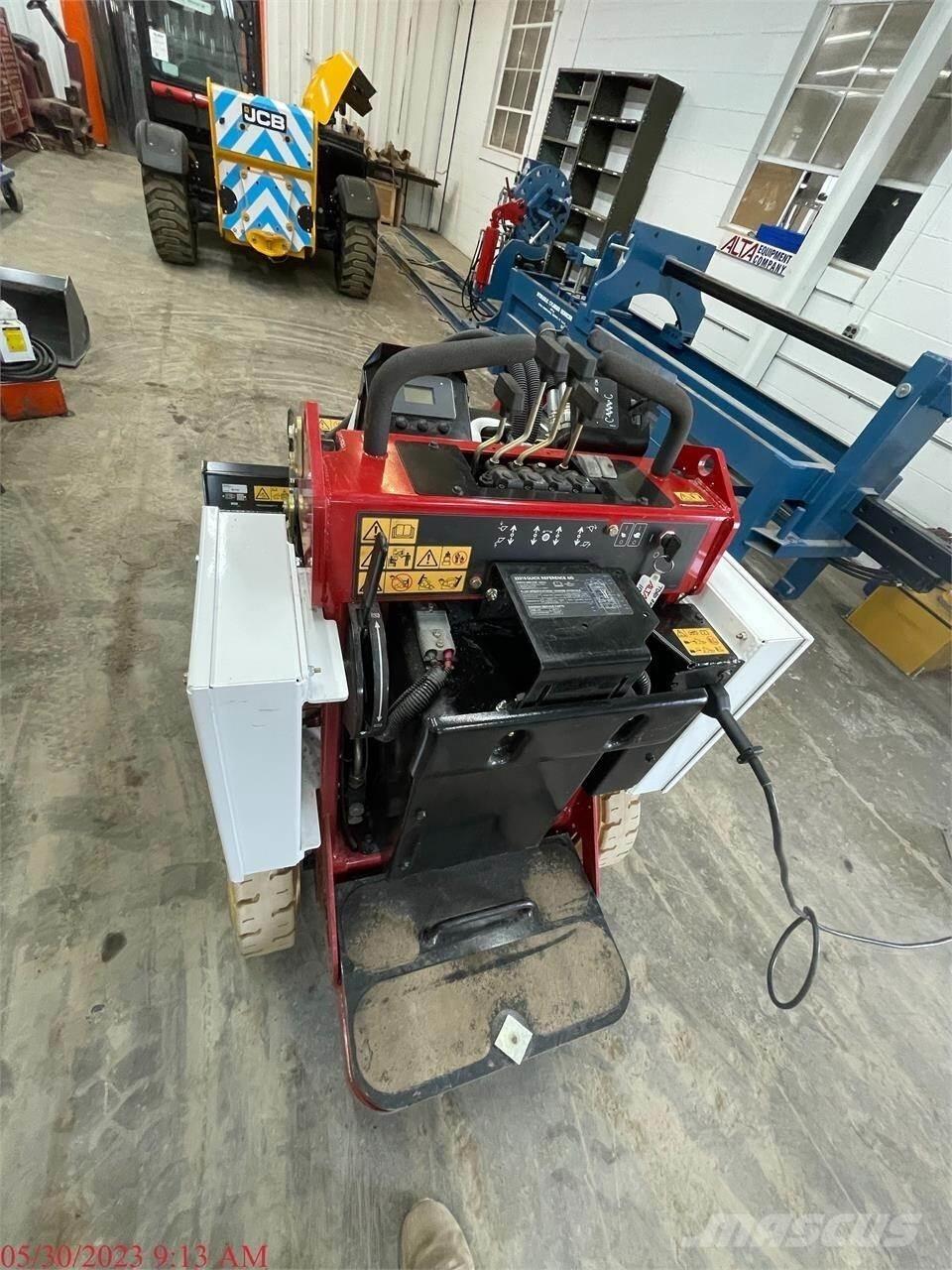 Toro E-DINGO 500 Skid steer loderler