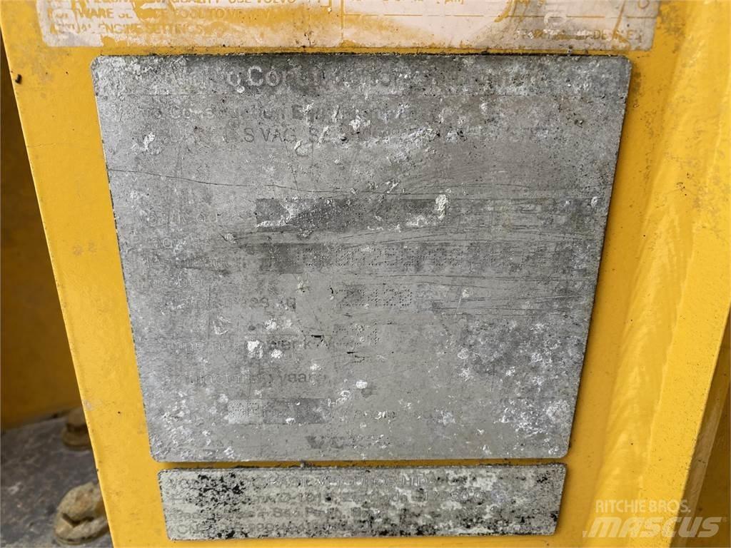 Volvo A25G Belden kirma kaya kamyonu