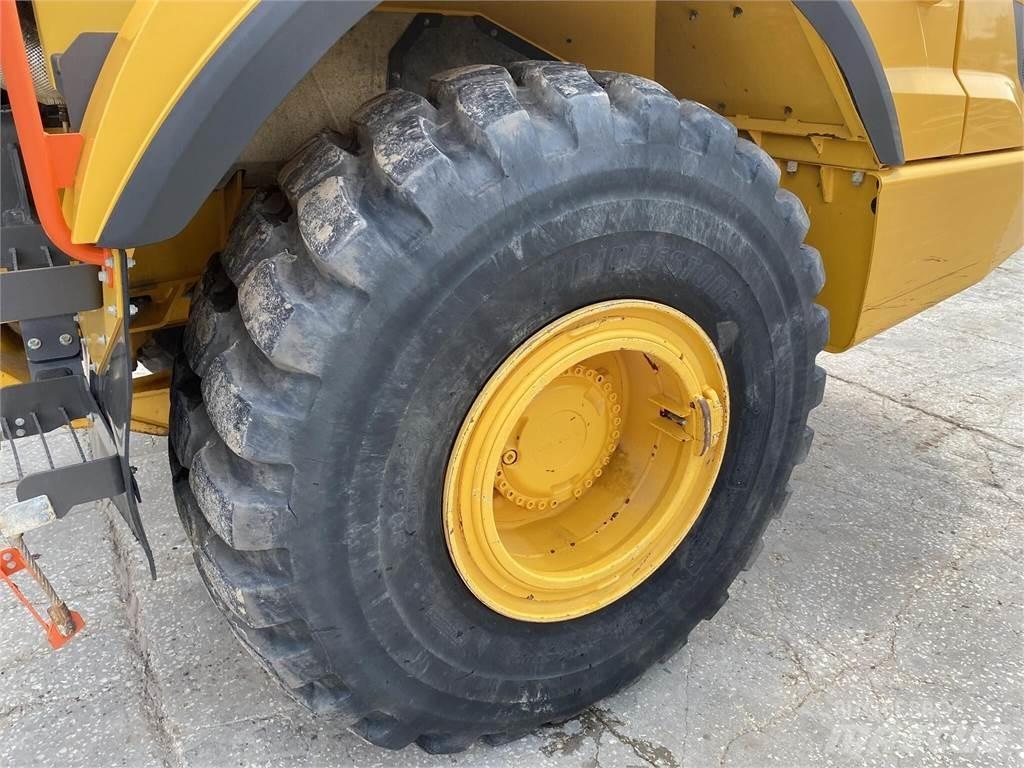 Volvo A25G Belden kirma kaya kamyonu